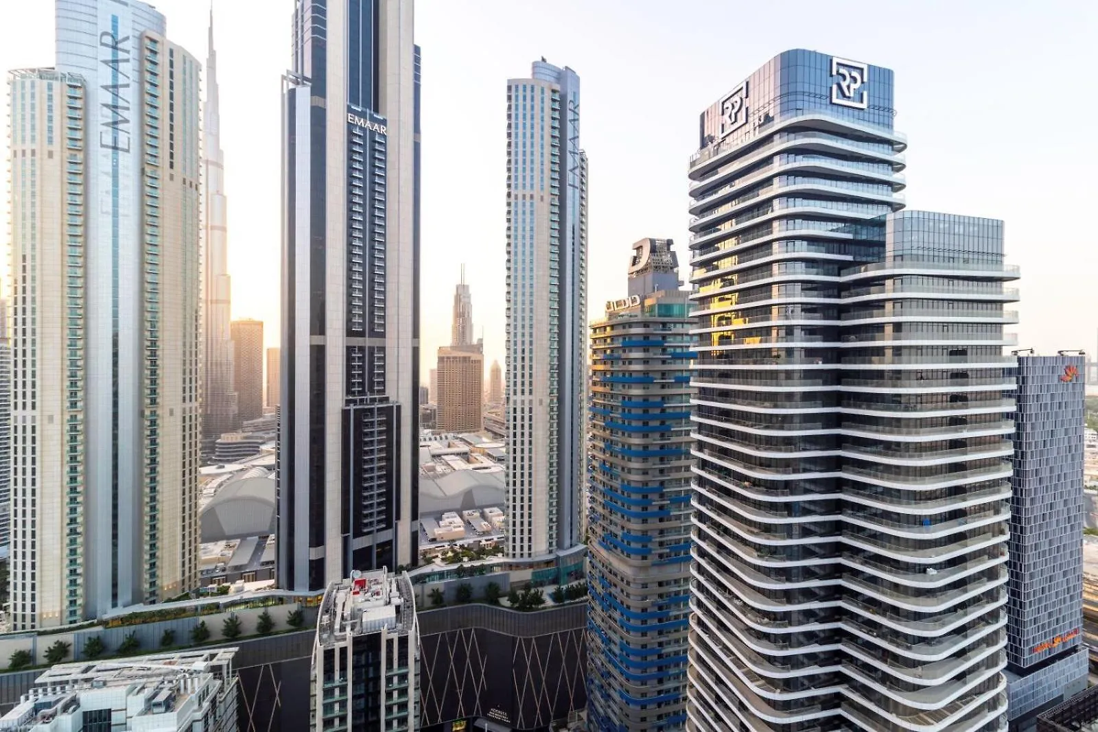 Apartment Damac Upper Crest In Downtown Holiday Homes Dubai