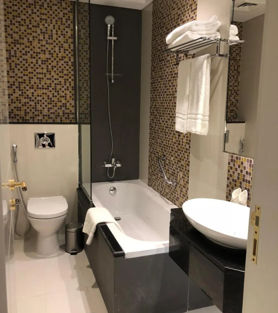 Damac Upper Crest In Downtown Holiday Homes Dubai Apartment