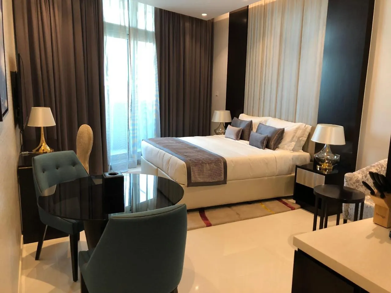 Apartment Damac Upper Crest In Downtown Holiday Homes Dubai United Arab Emirates