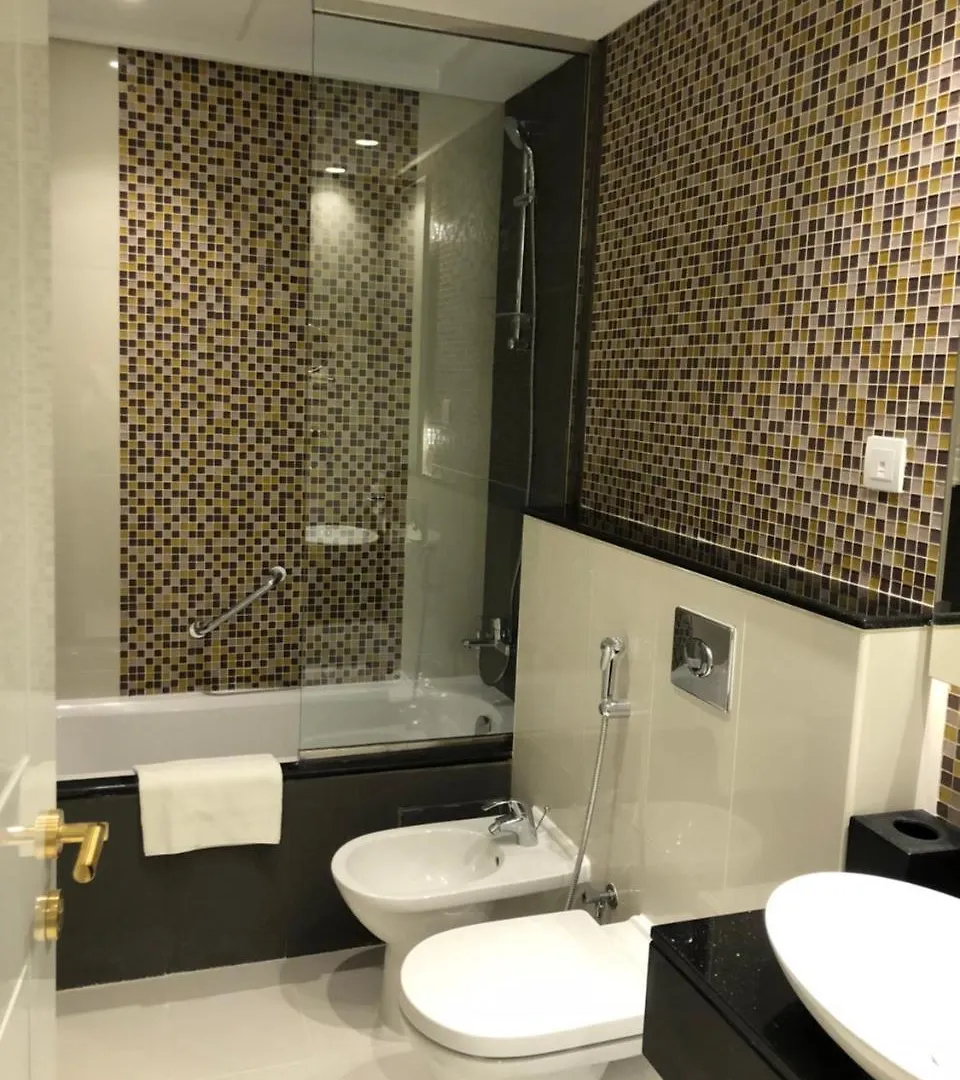 Damac Upper Crest In Downtown Holiday Homes Dubai 0*,