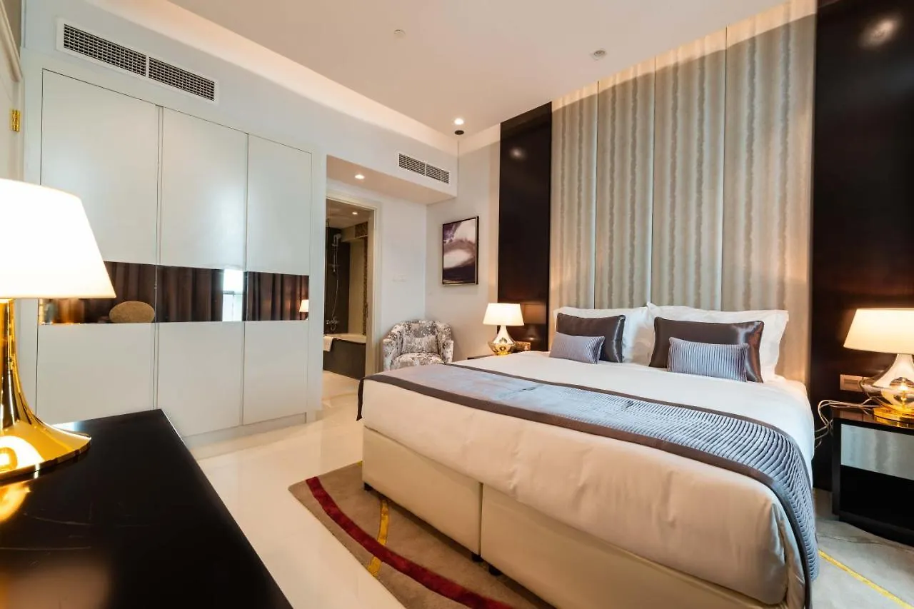 Damac Upper Crest In Downtown Holiday Homes Dubai Apartment