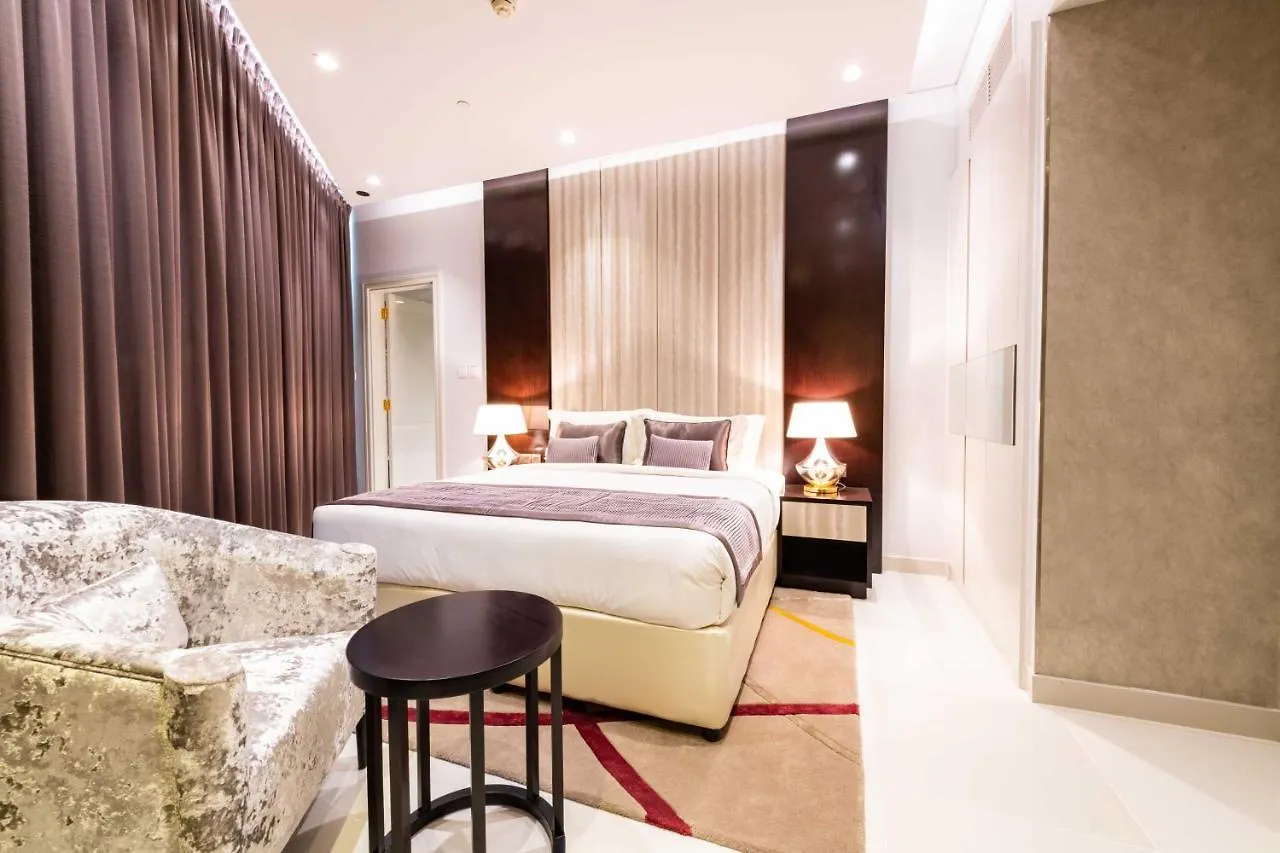 Damac Upper Crest In Downtown Holiday Homes Dubai Apartment